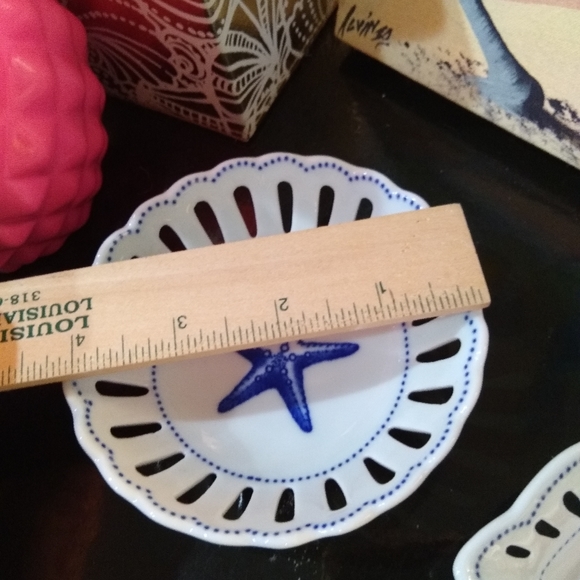 Andrea by Sadek set of 3 small pierced side, scalloped, ring trays - Picture 7 of 8